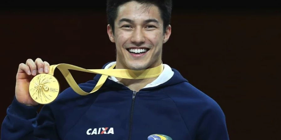 Arthur Nory foi medalha de ouro na barra fixa, no mundial Stuttgart na Alemanha