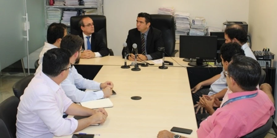 Representantes do Judiciário e do Ministério Público discutiram com membros do governo e da prefeitura danos causados ao meio ambiente pela falta de saneamento