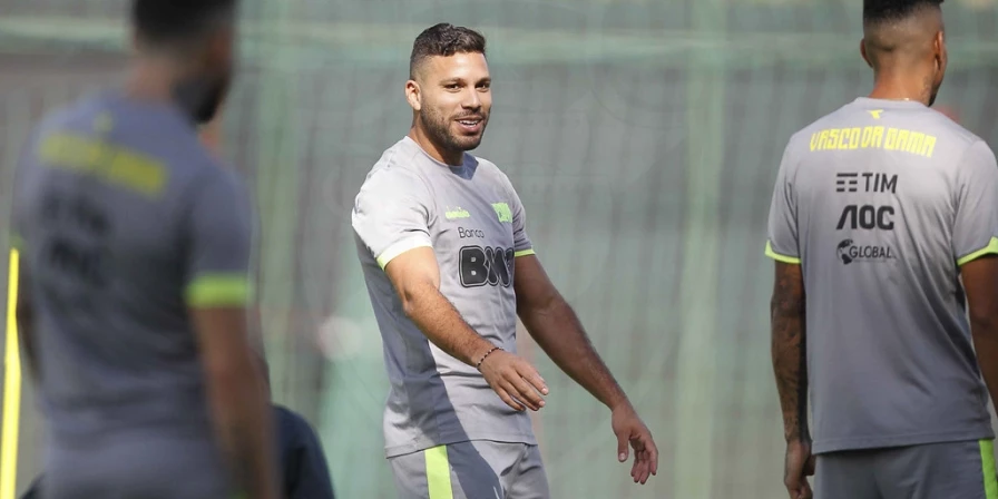 Henriquez, zagueiro do Vasco, na preparação da equipe