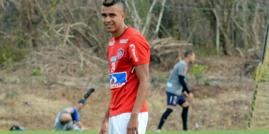 Os contratos ainda não foram devidamente concluídos, mas estão avançados; a tendência é que o jogador seja contratado