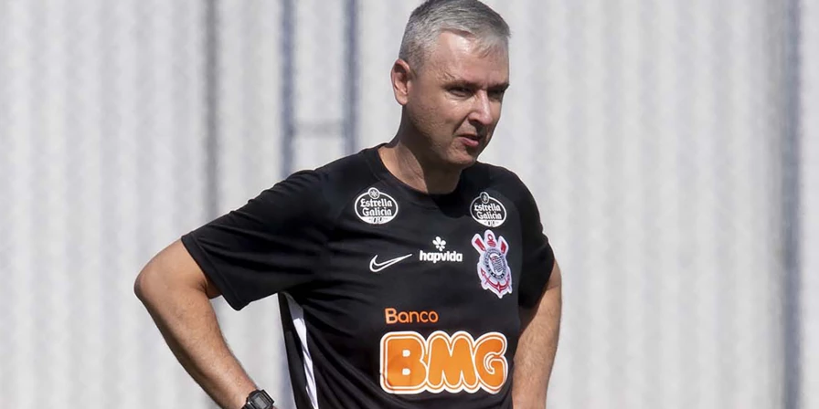 Técnico Tiago Nunes terá que dosar o elenco nas primeiras semanas