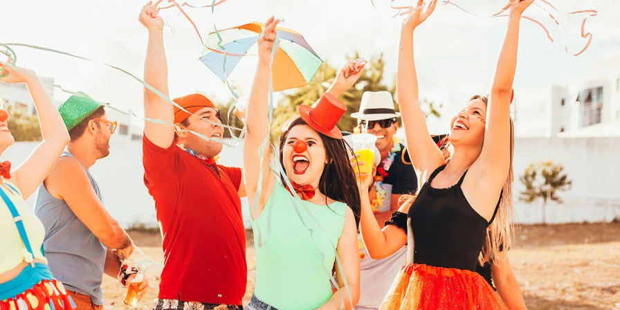 Use roupas claras, hidrate a pele, beba água, e faça uma alimentação leve antes da folia