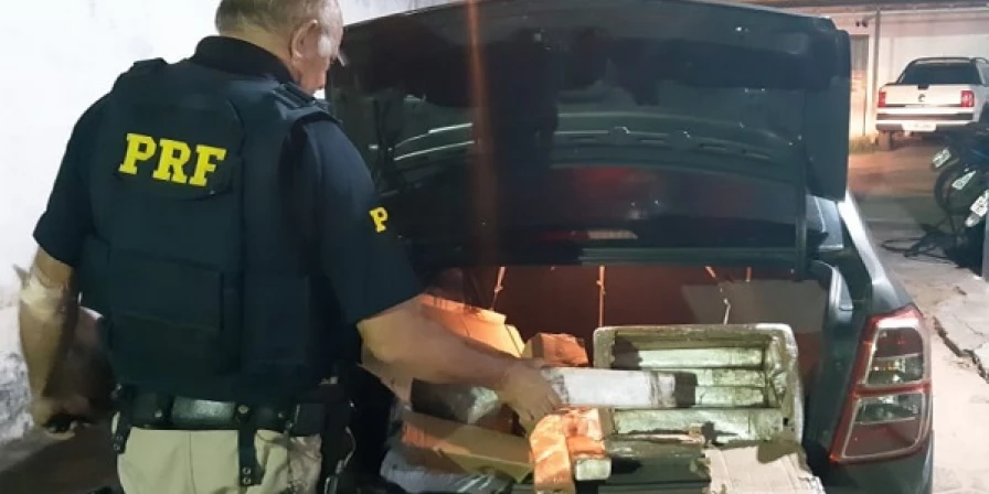 Os tabletes estavam misturados com pó de café para disfarçar o cheiro da maconha