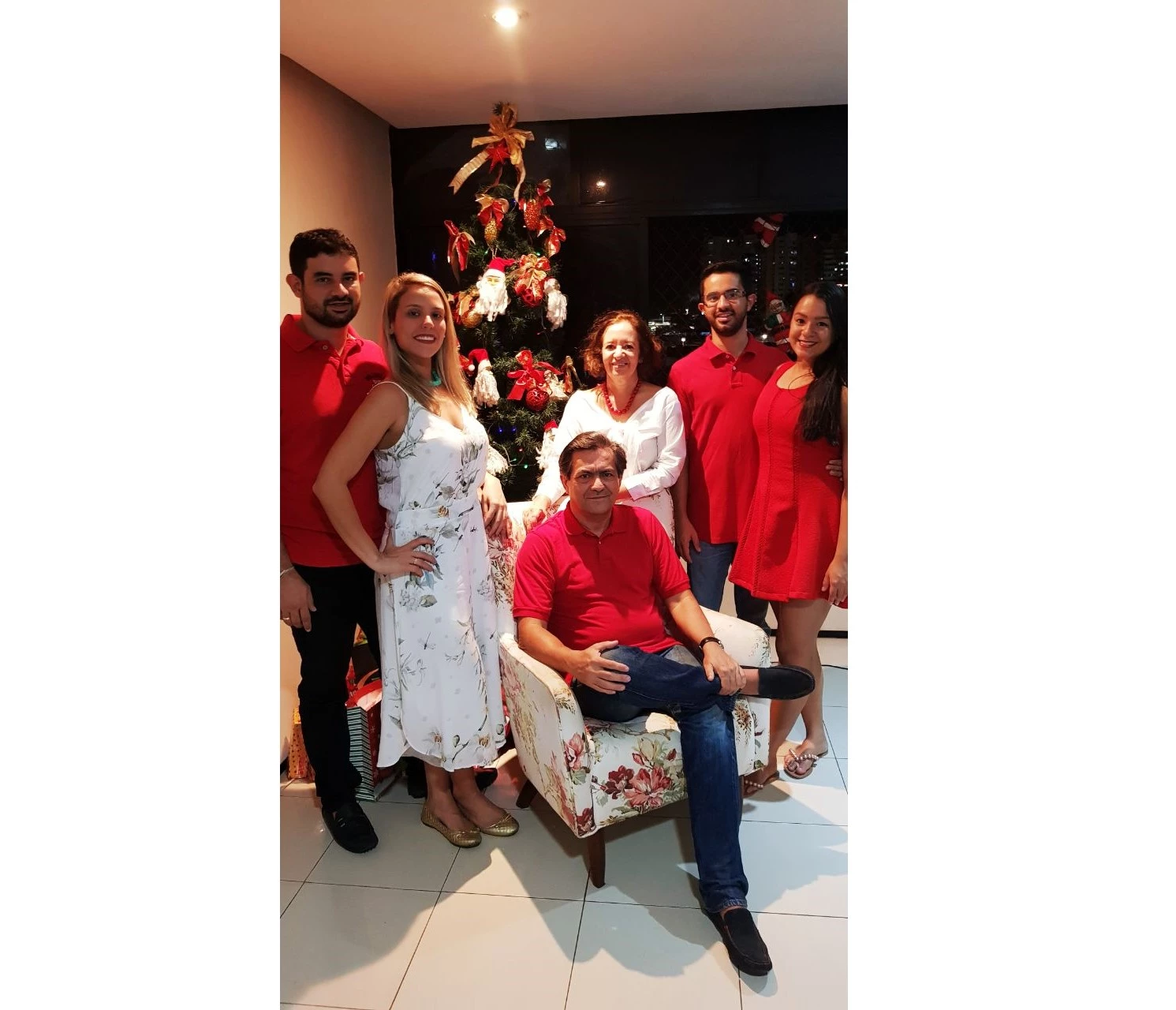 Na residência da família de Luiz Thadeu, haverá live com parentes à meia-noite