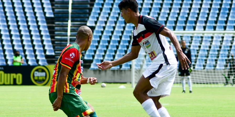 Sampaio e Moto fizeram o primeiro duelo da final no Castelão