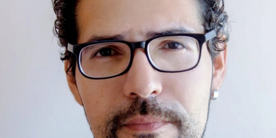 O ator e diretor Eduardo Medeiros ministra a oficina