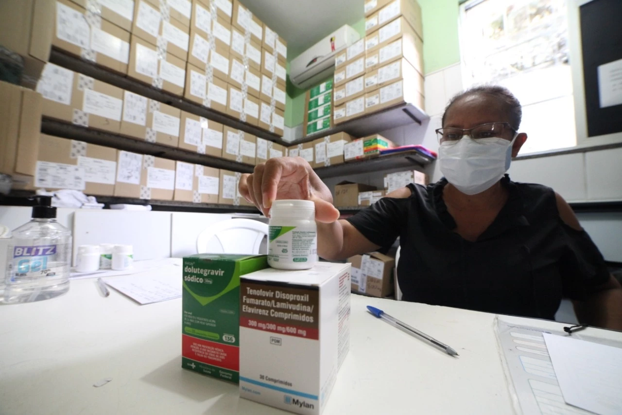 Medicações distribuídas na rede pública de saúde para pacientes que vivem com o HIV em São Luís