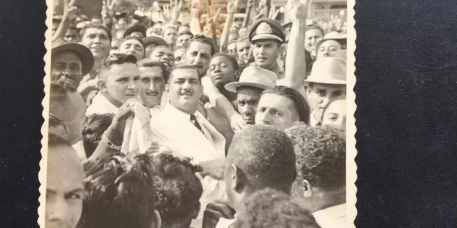 Em março de 1951. César Aboud assume interinamente o Governo do Estado e é saudado pelo povo na rua.