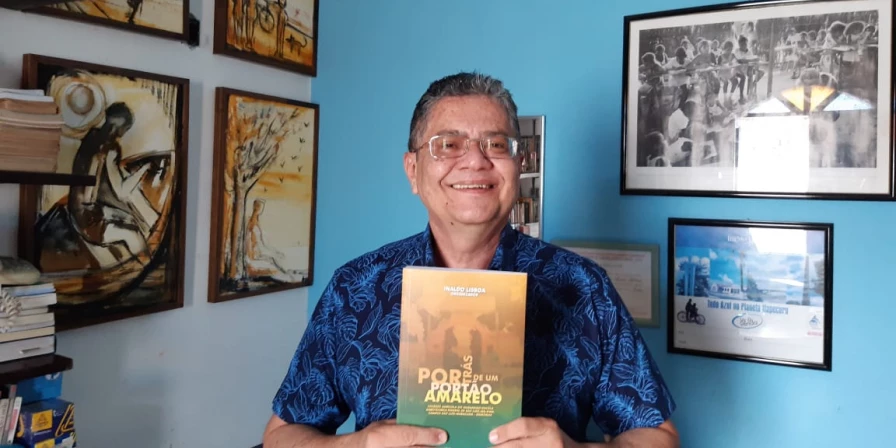 Inaldo Lisboa com o livro