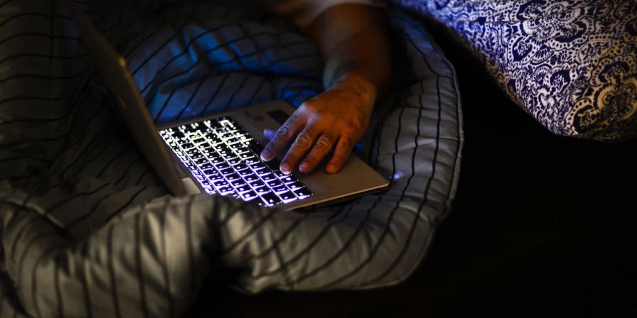 Aumentou tempo de utilização de telas e dispositivos