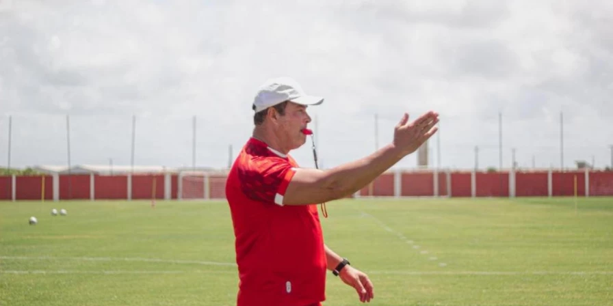 Roberto Fernandes, técnico do CRB